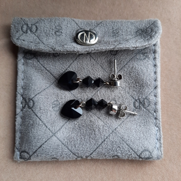 Caroline Néron Black Heart Earrings Rhodium Plated - Picture 4 of 4